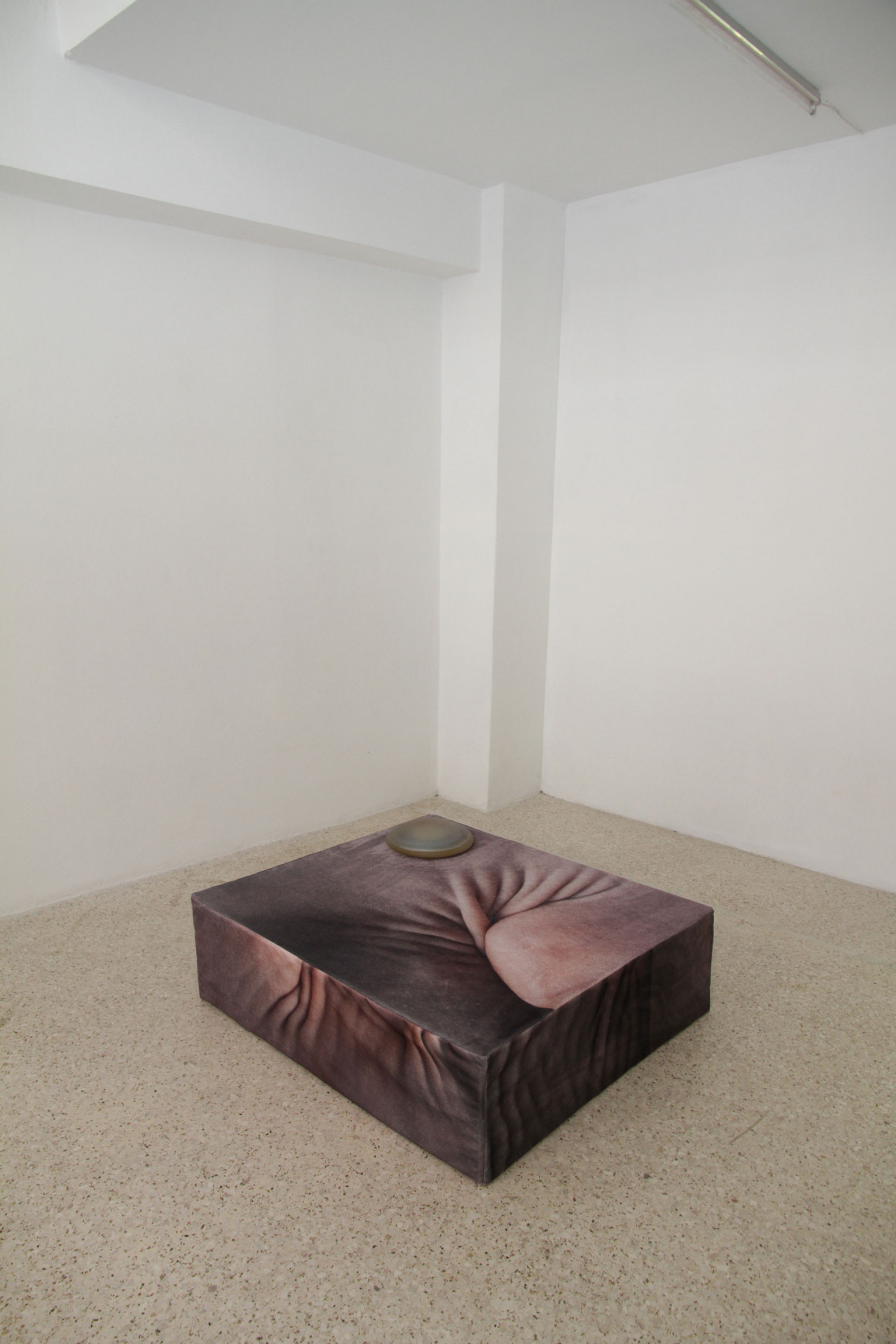 <em>Sphynx</em> (2023), dans l'exposition personnelle <em>Perasma</em>, Misc, Athènes, Grèce, 2023, Crédit Photo: Alix Marie