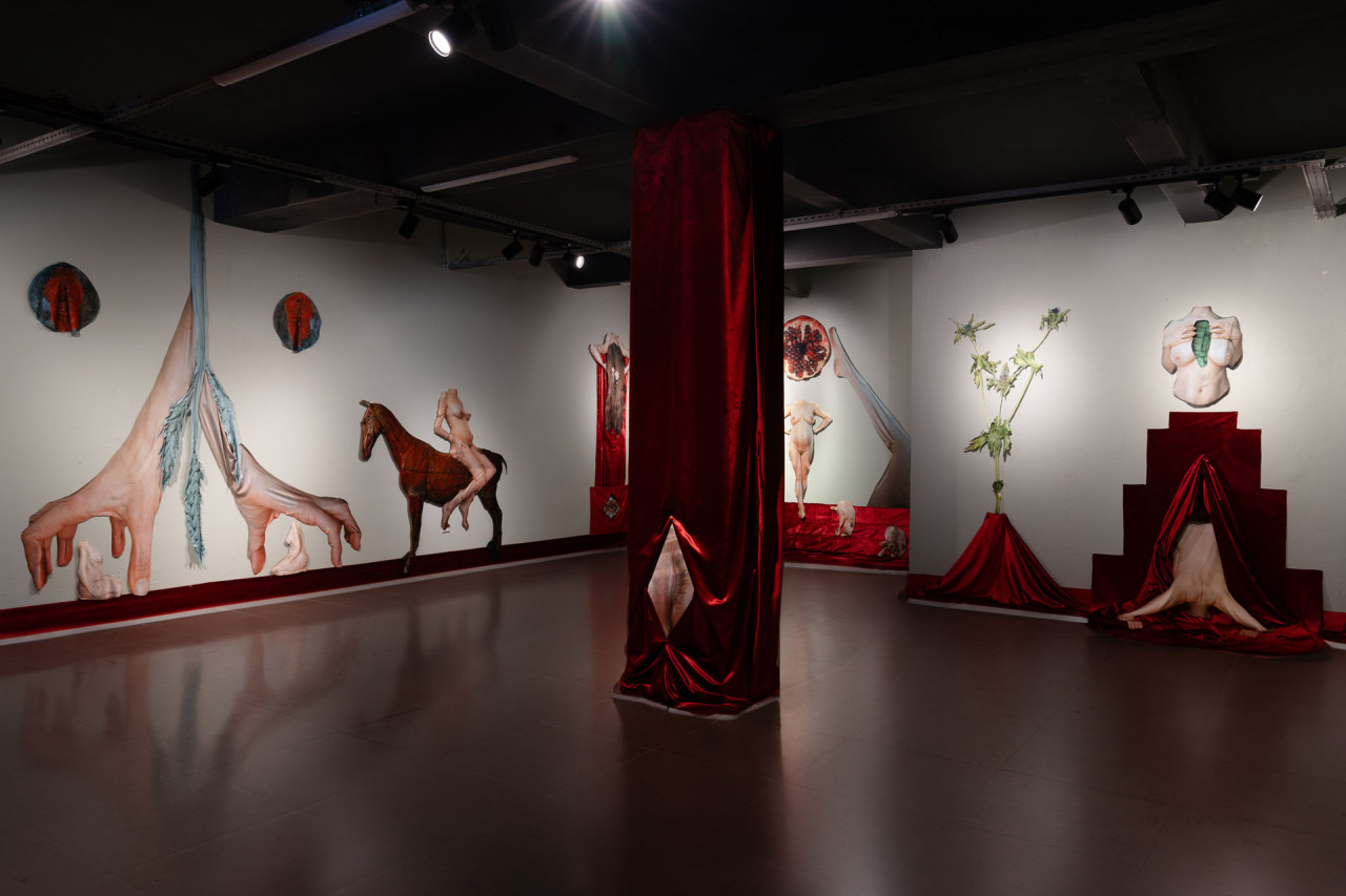 <em>ADA</em> (2025), exposition personnelle, Çatı Sanat Alani, Izmir, Turquie, 2025, Crédit Photo: Oguz Karakutuk