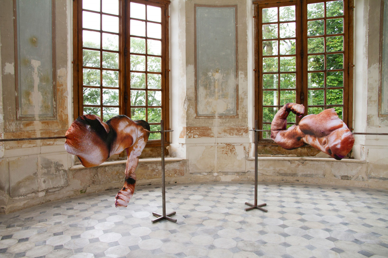 <em>Héraclès I &amp; III</em> (2018), dans <em>Complexe Sportif</em>, Domaine de Chamarande, Chamarande, France, 2024, Crédit Photo: Alix Marie