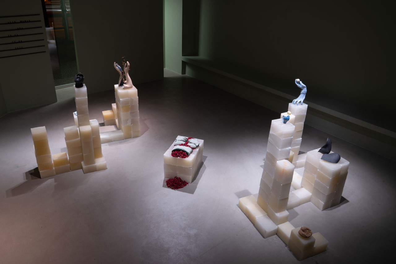 <em>ANA</em> (2025), exposition personnelle, Ka, Ankara, Turquie, 2025, Crédit Photo: Ibrahim Karakutuk