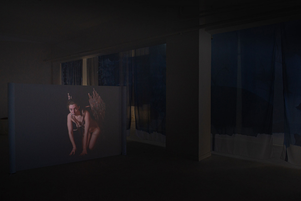 <em>Styx - La Déesse</em> dans l'exposition personnelle <em>Perasma</em>, MISC, Athènes, Grèce, 2023. Crédit Photo: MISC.